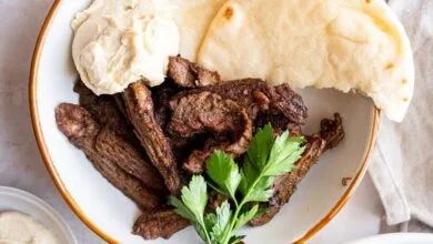 طرز تهیه ساندویچ لذیذ شاورما گوشت با سس مخصوص طرز تهیه ساندویچ لذیذ شاورما گوشت با سس مخصوص