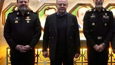 معاون پارلمانی رئیس جمهور با دریادار سیاری دیدار کرد معاون پارلمانی رئیس جمهور با دریادار سیاری دیدار کرد
