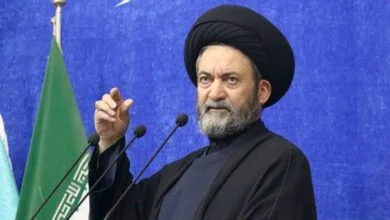 یک امام جمعه: ملت در شرایط تحریمی طبق عرق ملی و دینی عمل کنند یک امام جمعه: ملت در شرایط تحریمی طبق عرق ملی و دینی عمل کنند
