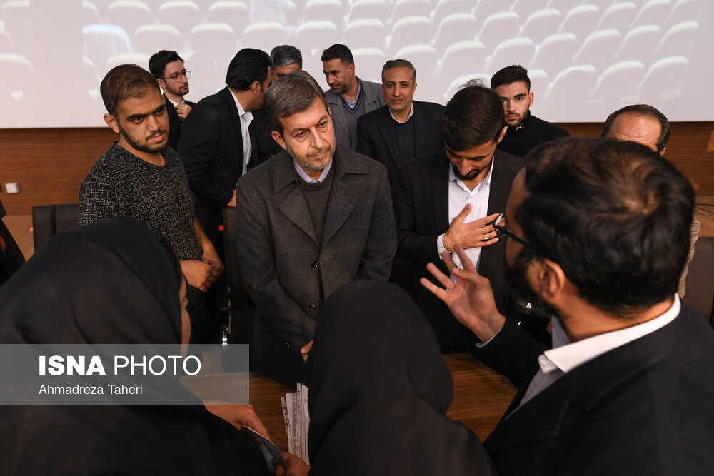گفت‌وگوی صریح دانشجویان با استاندار اصفهان