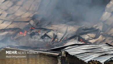 حریق کارخانه پلیمر در میبد خسارات جانی نداشته است