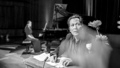 زبان «بیونگ» غربی ولی روح کلامش شرقی است؛ جامعه سرمایه داری با پنبه سر می‌برد