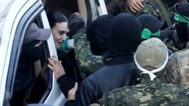 حرکت هوشمندانه «قسام» حین تبادل اسرای زن صهیونیست موجی از واکنش‌ها را برانگیخت