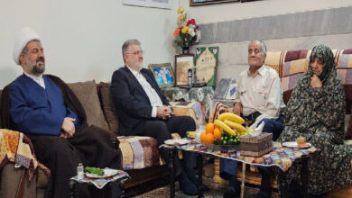 دیدار استاندار تهران با خانواده شهیدان «جوزدانی» در رباط کریم