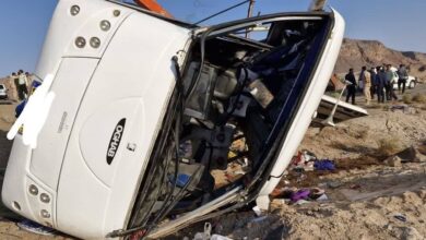 انحراف هولناک اتوبوس از جاده | انتقال ۶۱ زائر مشهد به بیمارستان + ویدئو و عکس