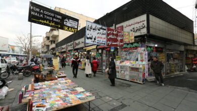 ممنوعیت بساطگستری کتابفروشان در خیابان انقلاب ممنوعیت بساطگستری کتابفروشان در خیابان انقلاب