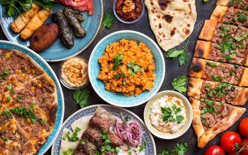 محبوب‌ترین غذای ترکی؛ معرفی ۱۲ غذای معروف ترکیه‌ای