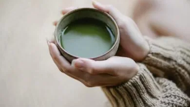 چای ماچا چه طعمی دارد ؟ ؛ خواص ماچا لاته | تفاوت چای ماچا با ماچا لاته + تهیه ماچا لاته به روش کافه ها چای ماچا چه طعمی دارد ؟ ؛ خواص ماچا لاته | تفاوت چای ماچا با ماچا لاته + تهیه ماچا لاته به روش کافه ها