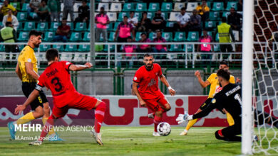 تساوی تراکتور و سپاهان در نیمه اول