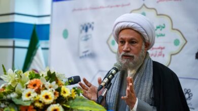 امروز مبانی حق بودن جبهه گرفتن مقابل باطل است