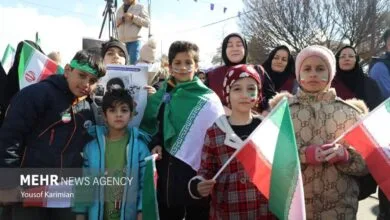 حضور پرشور نوجوانان در راهپیمایی ۲۲ بهمن شهر ایلام حضور پرشور نوجوانان در راهپیمایی ۲۲ بهمن شهر ایلام