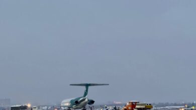 تلاش ۱۹ ساعته تیم عملیات زمستانی در فرودگاه مشهد