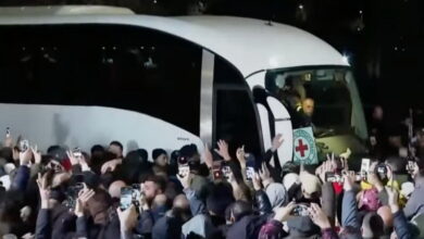 آزادی نخستین گروه اسرای فلسطینی از زندان عوفر اسرائیل+ فیلم