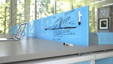 وایت‌برد شیشه‌ای یا دفتر یادداشت؟ یک دوئل عجیب برای ذهن‌های خلاق