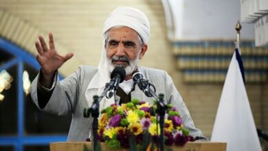 مسئولان نسبت به مردم و مشکلات اقتصادی آنان مسئولیت پذیری داشتە باشند