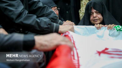 تشییع باشکوه مادر ۳ شهید در دزفول برگزار شد