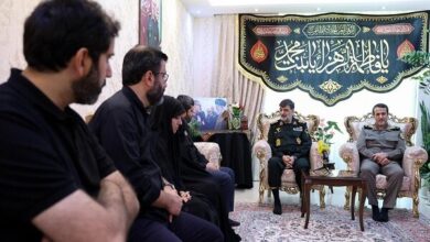 سردار رادان با خانواده شهید شادمانی دیدار کرد