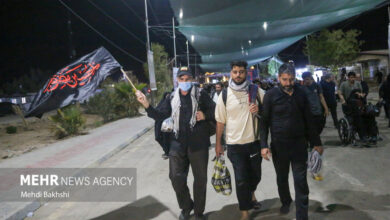 حضور گسترده زوار اربعین حسینی در مرز مهران