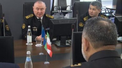 مذاکرات دوجانبه فرمانده نیروی دریایی ارتش در حاشیه اجلاس خزر