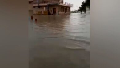 خیابان ساحلی «دیر» پس از بارندگی