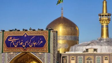 کتیبه‌آرایی حرم مطهر رضوی در ایام ولادت امیرالمومنین علیه‌السلام