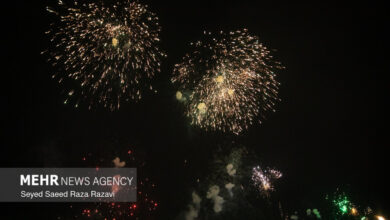 تصاویری از نورافشانی به مناسبت سالگرد پیروزی انقلاب اسلامی در اسلامشهر