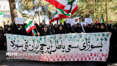 تجمع دانشجویان قمی در محکومیت اهانت به پرچم ایران