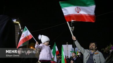 ایستادگی مردم بویین زهرا در شب پنجاه و ششم
