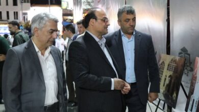 برپایی نمایشگاه «ایستاده در غبار» در تجمع شبانه رشت 