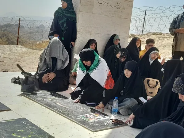 بازدید بسیجیان کاروان راهیان نور گرگان از یادمان شهدای بازی‌دراز
