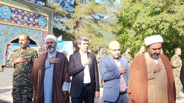 گلزار شهدای رامیان غبارروبی و عطرافشانی شد