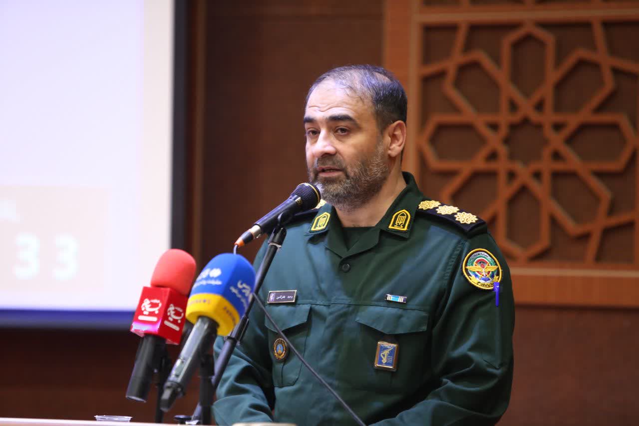 همه کسانی که در مسیر دفاع از نظام گام برمیدارند، سرباز انقلاباند همه کسانی که در مسیر دفاع از نظام گام برمیدارند، سرباز انقلاباند