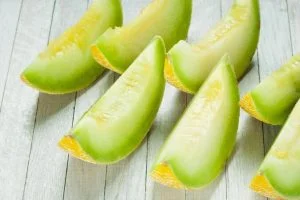 روش درست نگهداری طالبی برش خورده در یخچال