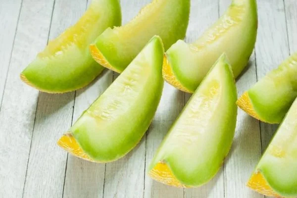 روش درست نگهداری طالبی برش خورده در یخچال