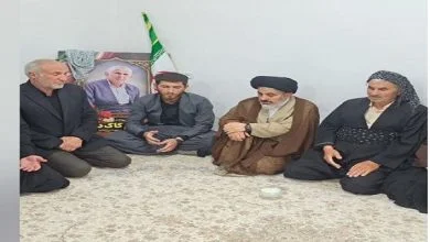 نماینده ولی‌فقیه در استان با خانواده‌ شهدای ترور پیرانشهر دیدار کرد