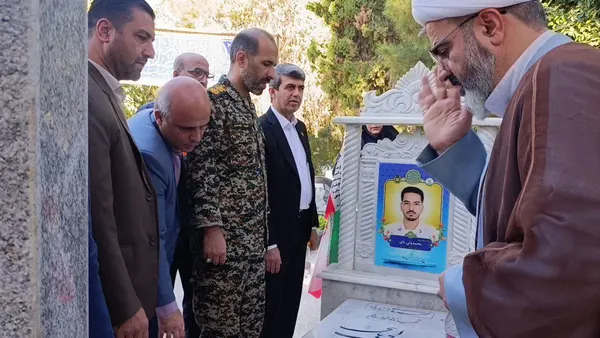 گلزار شهدای رامیان غبارروبی و عطرافشانی شد