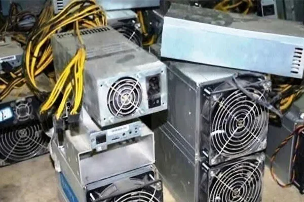 مزرعه‌ استخراج رمزارز در پیشوا تعطیل شد؛کشف ۳۲ دستگاه ماینر قاچاق