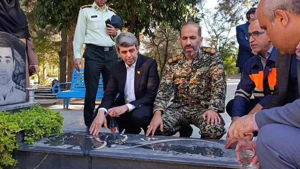 گلزار شهدای رامیان غبارروبی و عطرافشانی شد