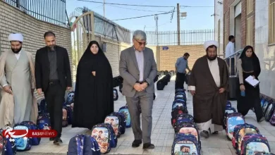 ۱۲۰۰ کیف و بسته لوازم‌التحریر به دانش‌آموزان نیازمند گلبهار اهدا شد