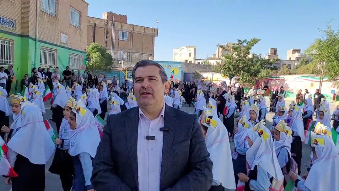 آغاز سال تحصیلی جدید در شهرستان ساوجبلاغ با حضور بیش از ۲۶۰۰ دانش‌آموز پایه اول؛ نامگذاری دو مدرسه به نام معلم شهیده و فرزند سه‌ساله‌اش