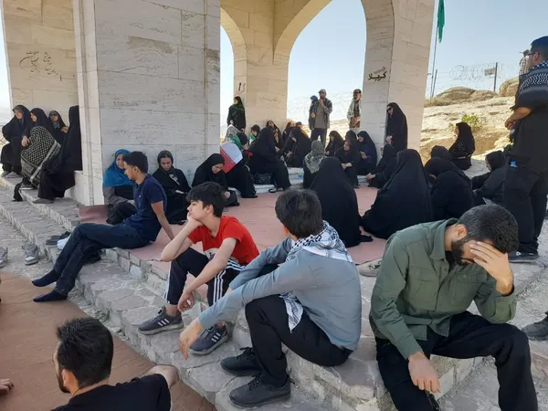 بازدید بسیجیان کاروان راهیان نور گرگان از یادمان شهدای بازی‌دراز