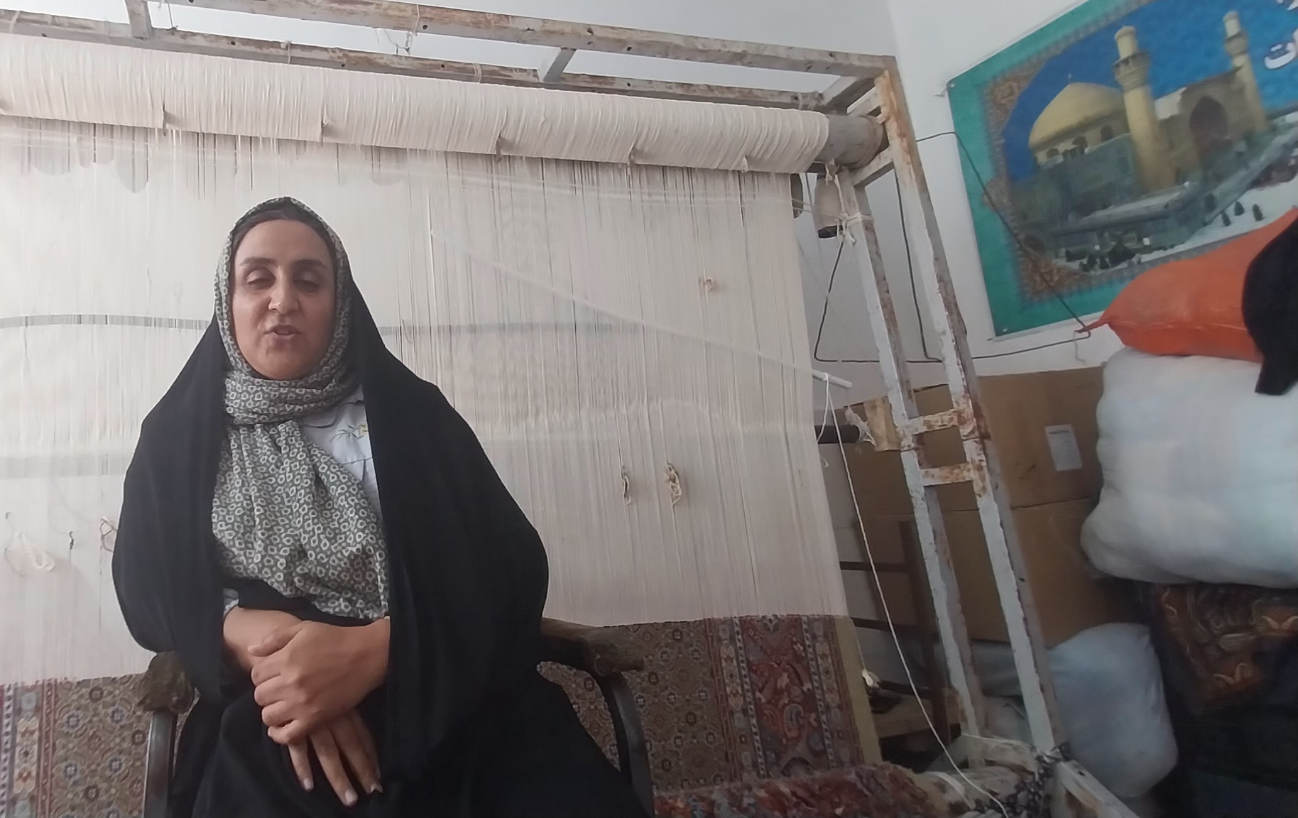 اینجا هنر نذرِ عاشقی می‌شود/ گِره بر تاروپود پود قالی که گِرهی را باز می‌کند