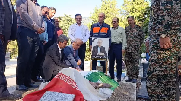 گلزار شهدای رامیان غبارروبی و عطرافشانی شد