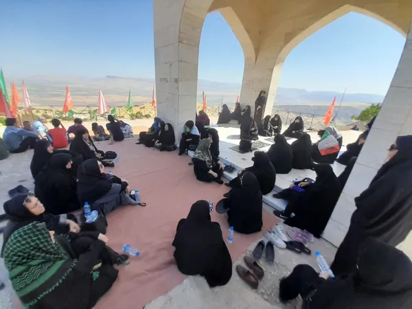 بازدید بسیجیان کاروان راهیان نور گرگان از یادمان شهدای بازی‌دراز