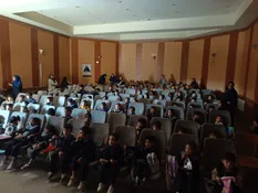 اکران «افسانه سپهر» برای کودکان چناران در هفته ملی کودک - تصویر 2
