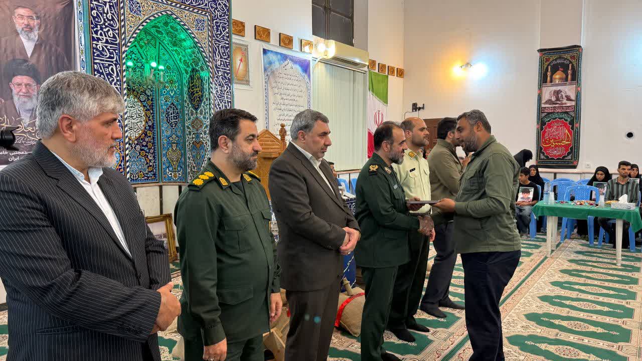 راه شهدا با ایستادگی و پاسداری از آرمان‌ها ادامه دارد