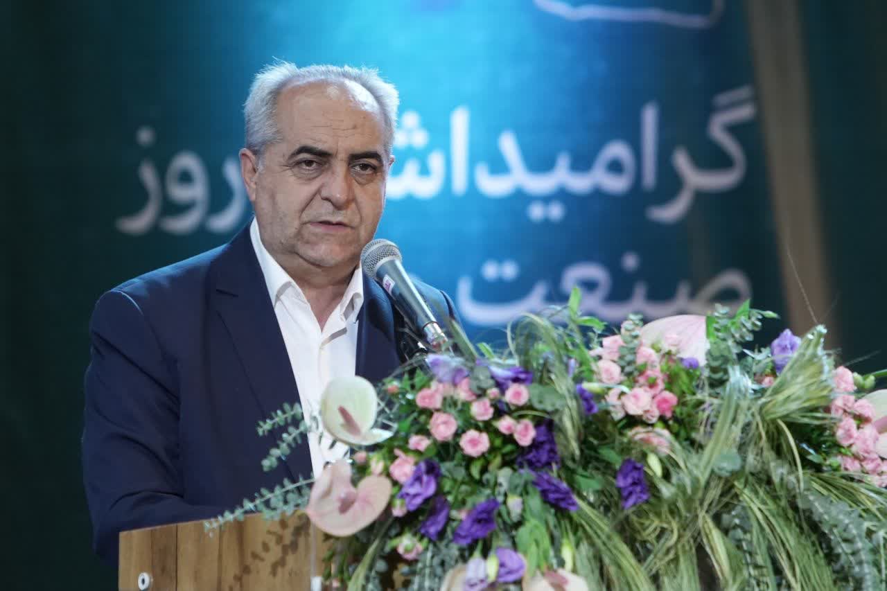 استمرار تولید در واحد‌های تولیدی دست کمی از حضور مردم در خیابان ندارد