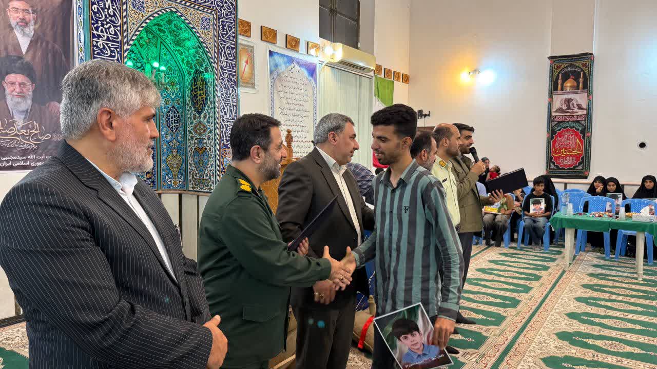 راه شهدا با ایستادگی و پاسداری از آرمان‌ها ادامه دارد