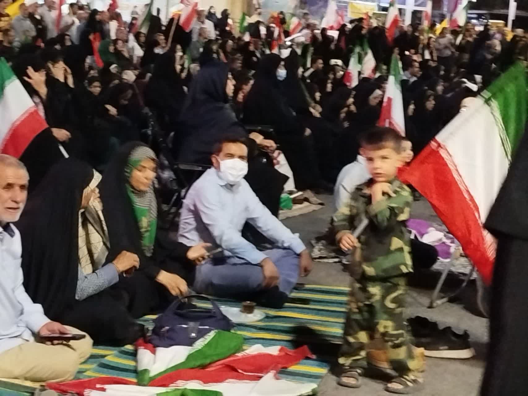 ۲۲۱ شب عهد مردم دیار حاجقاسم در میدان کوثر کرمان ۲۲۱ شب عهد مردم دیار حاجقاسم در میدان کوثر کرمان